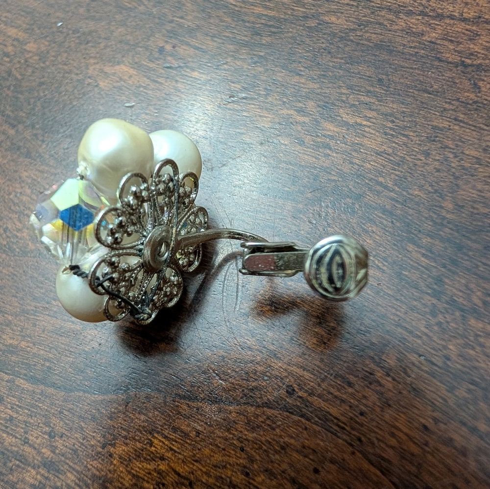 Vintage  Laguna Silver Toned Faux Pearl & Iridescent AB Beaded Clip Earrings - Picture 10 of 10